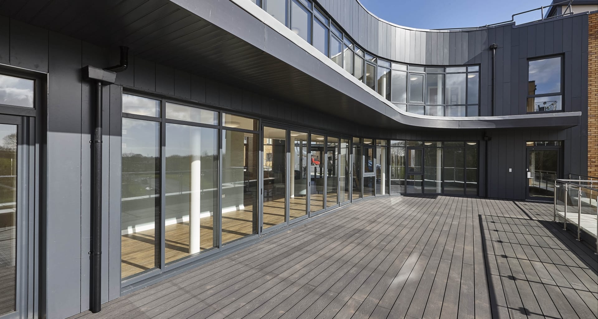 AluK Shows its Strength with Faceted on Plan Curtain Walling Solution